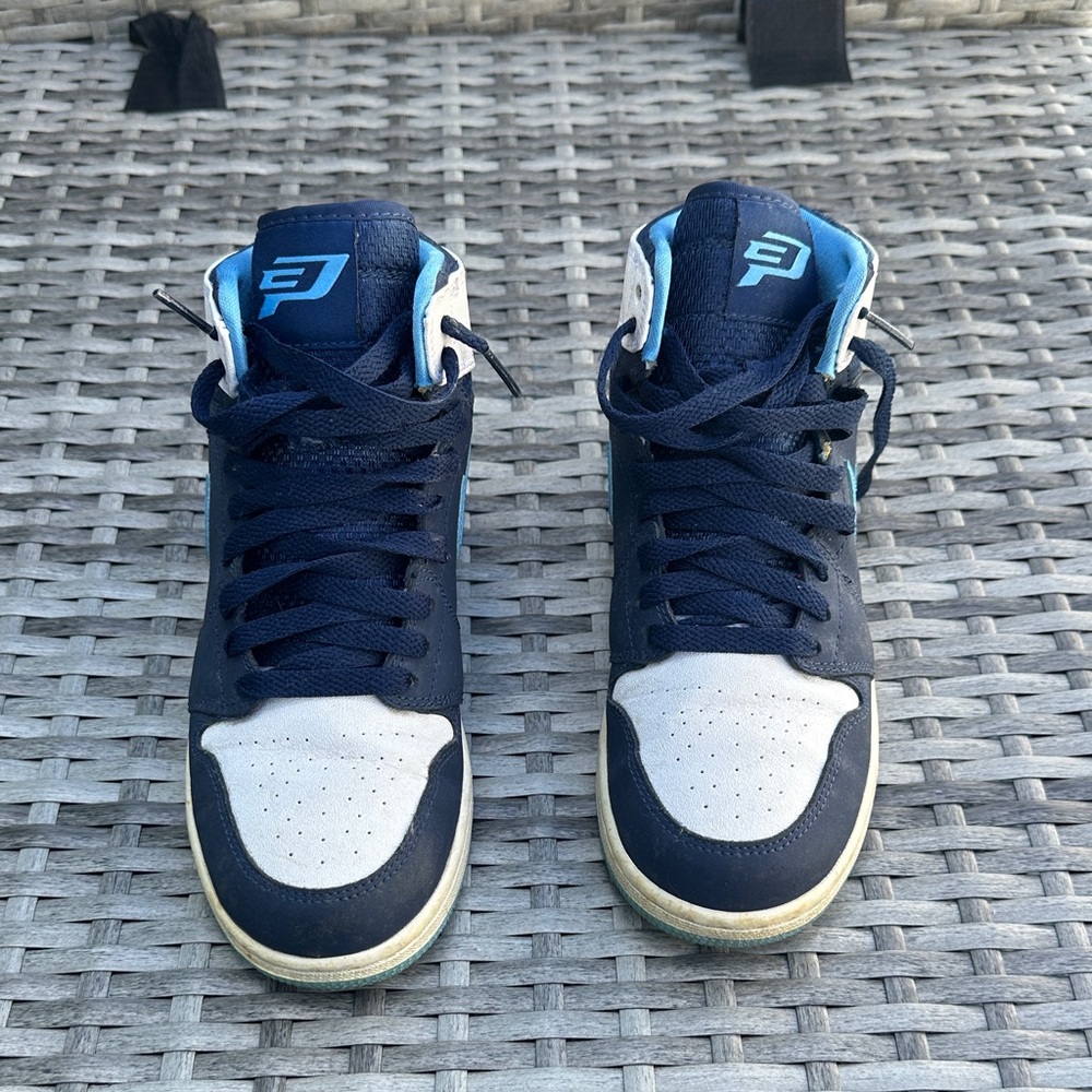 Jordan Navy and White High-Top Sneakers Style 705300-402 Size 5Y